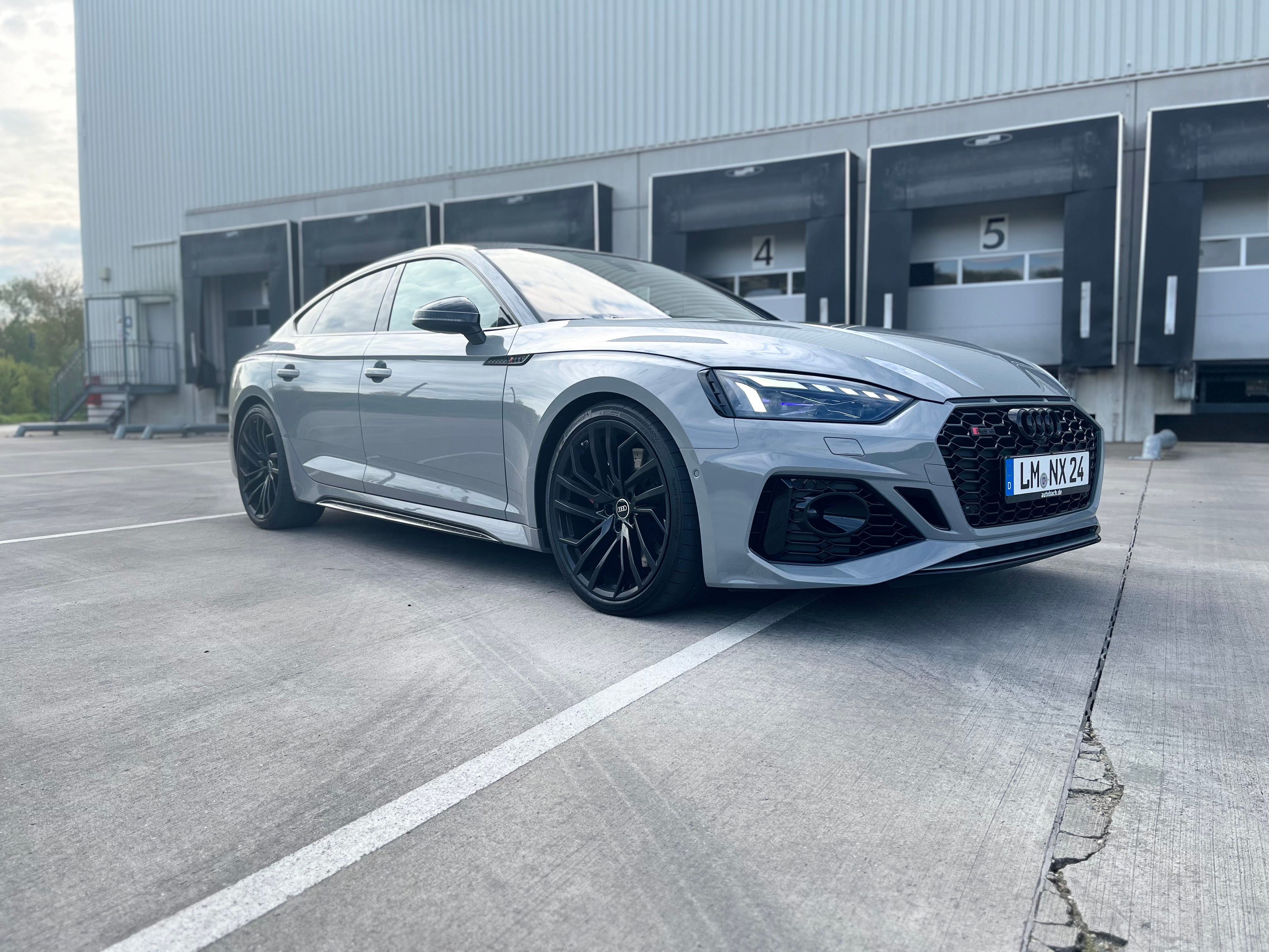 Offers Audi RS5 mieten Hochzeitsauto Mietwagen AMG