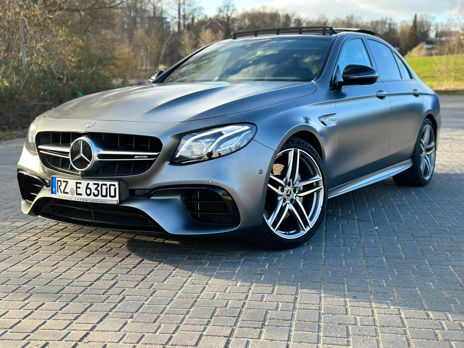 Mercedes E63s AMG Sportwagen mieten. Hochzeitswagen leihen hot